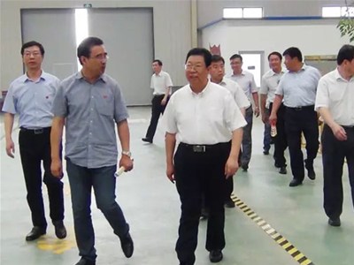 安丘市委書(shū)記桑福嶺一行深入科靈調(diào)研工作，傾力打造科靈節(jié)能為非公黨建示范單位